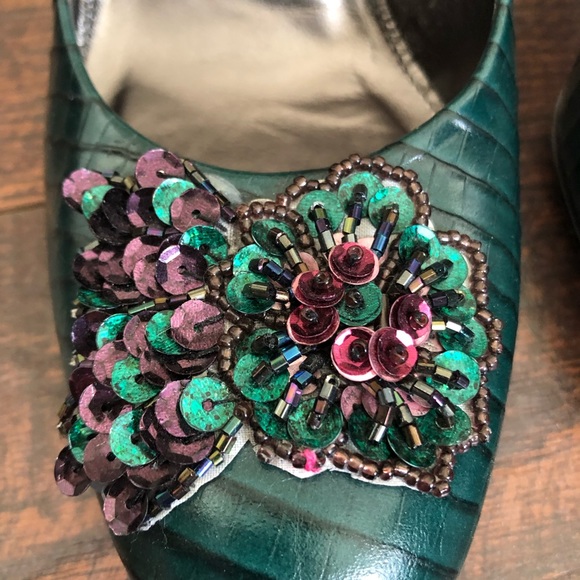 Beautiful green bejeweled high heels - Picture 2 of 7